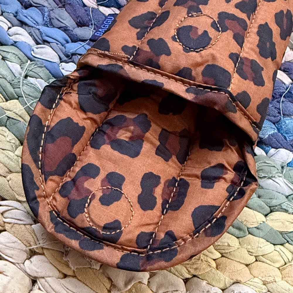 Baggu Puffy Glasses Sleeve - Picture 4 of 4